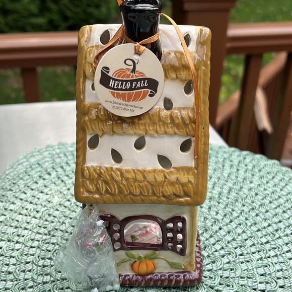 New BlueSky Heather Goldminc Hello Fall Cottage candle lite figurine - Picture 5 of 11